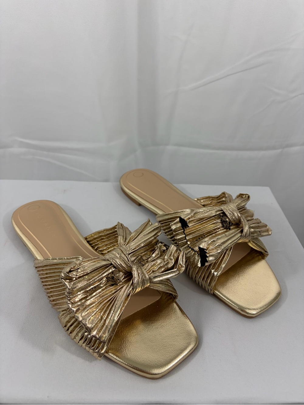 NWT Journee Women’s Size 8 Gold Knot-Accent Slip-On Bow Sandals